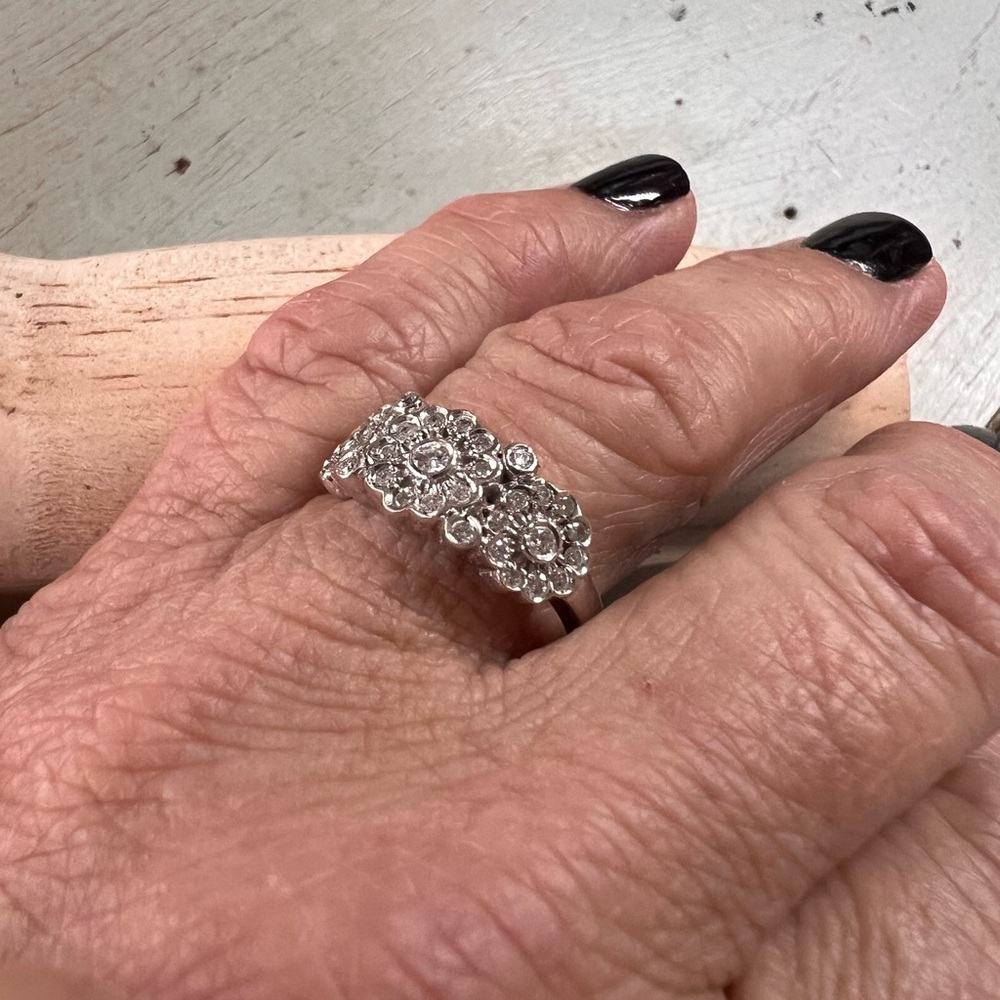 Flower Ring 18kt Diamond White Gold Wedding Mothers Valentine Ring